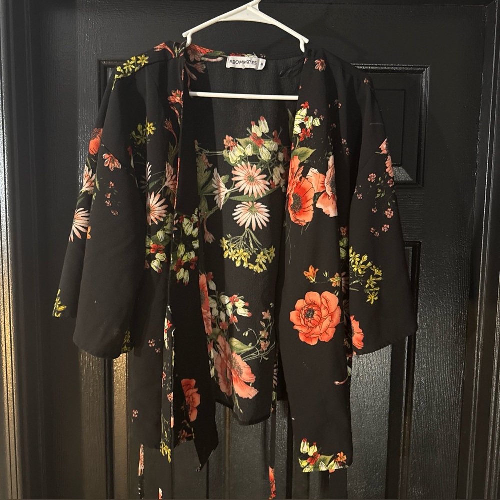 Roommates Floral Print Thin Kimono Style Cardigan Open Front (M) Medium Black
